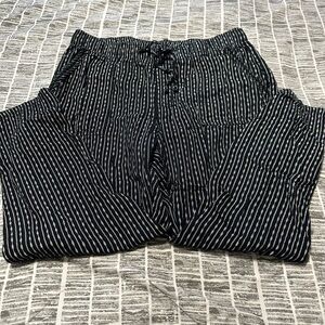 Old Navy Black and White Cropped Pants with Geometric Pattern